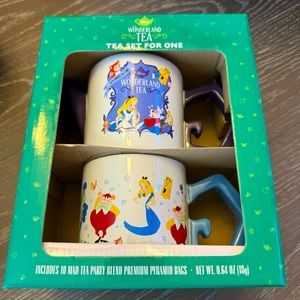 NWT. Disney Parks Alice Wonderland Tea Set For One Mug. Adorable ceramic Tea set
